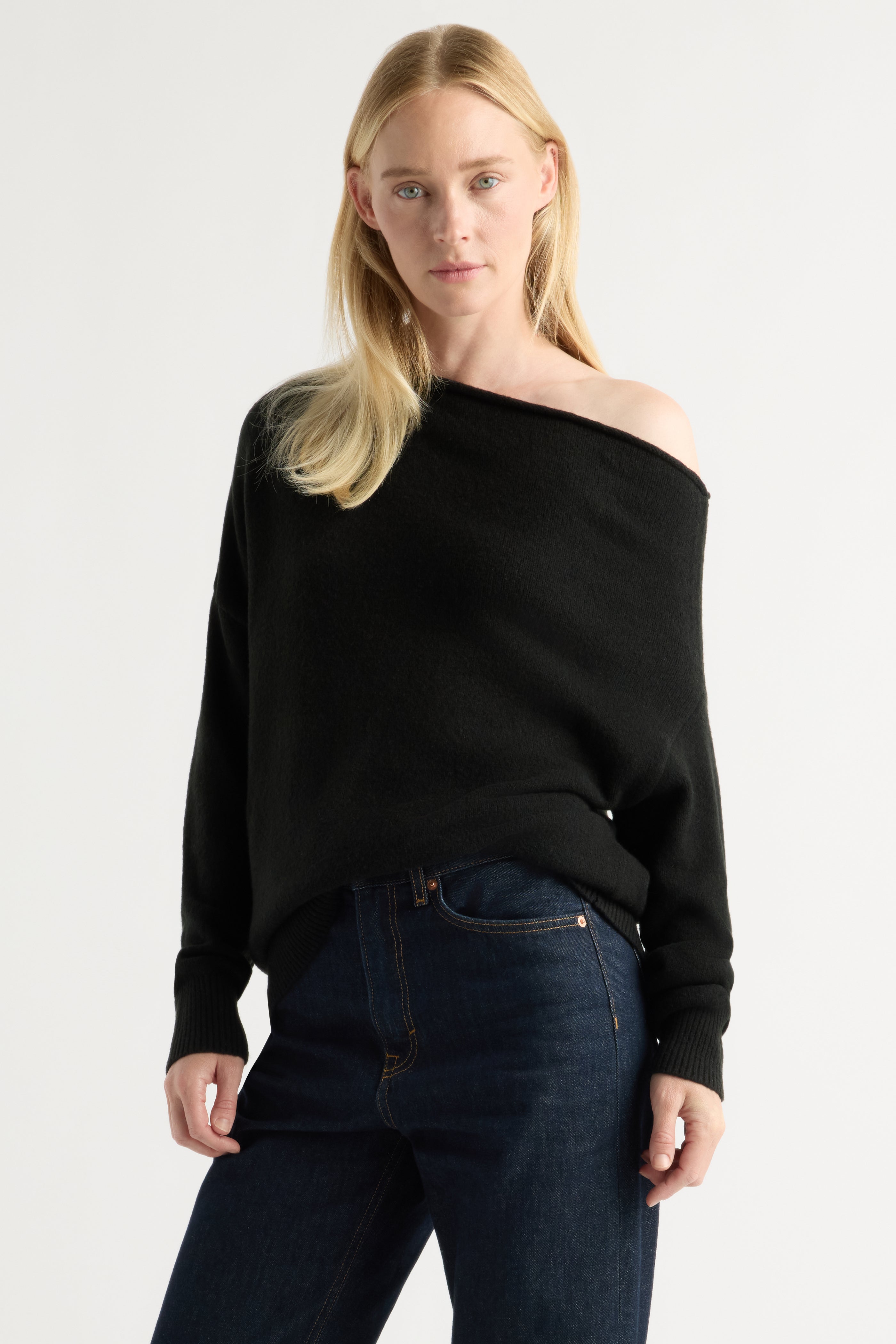 OPEN SHOULDER ニット Iris Off-Shoulder Sweater