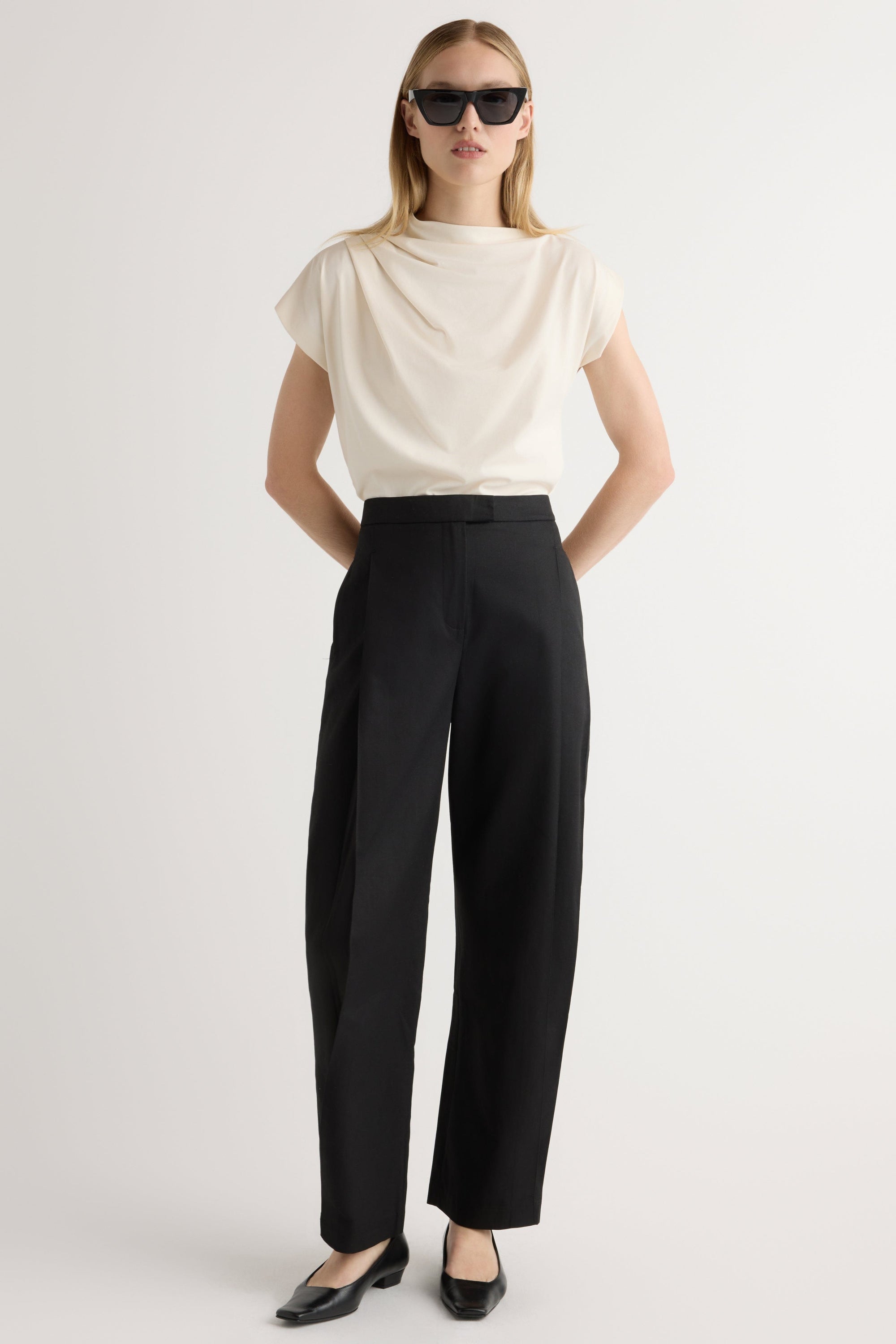 Lucia Tailored Barrel-Leg Pant