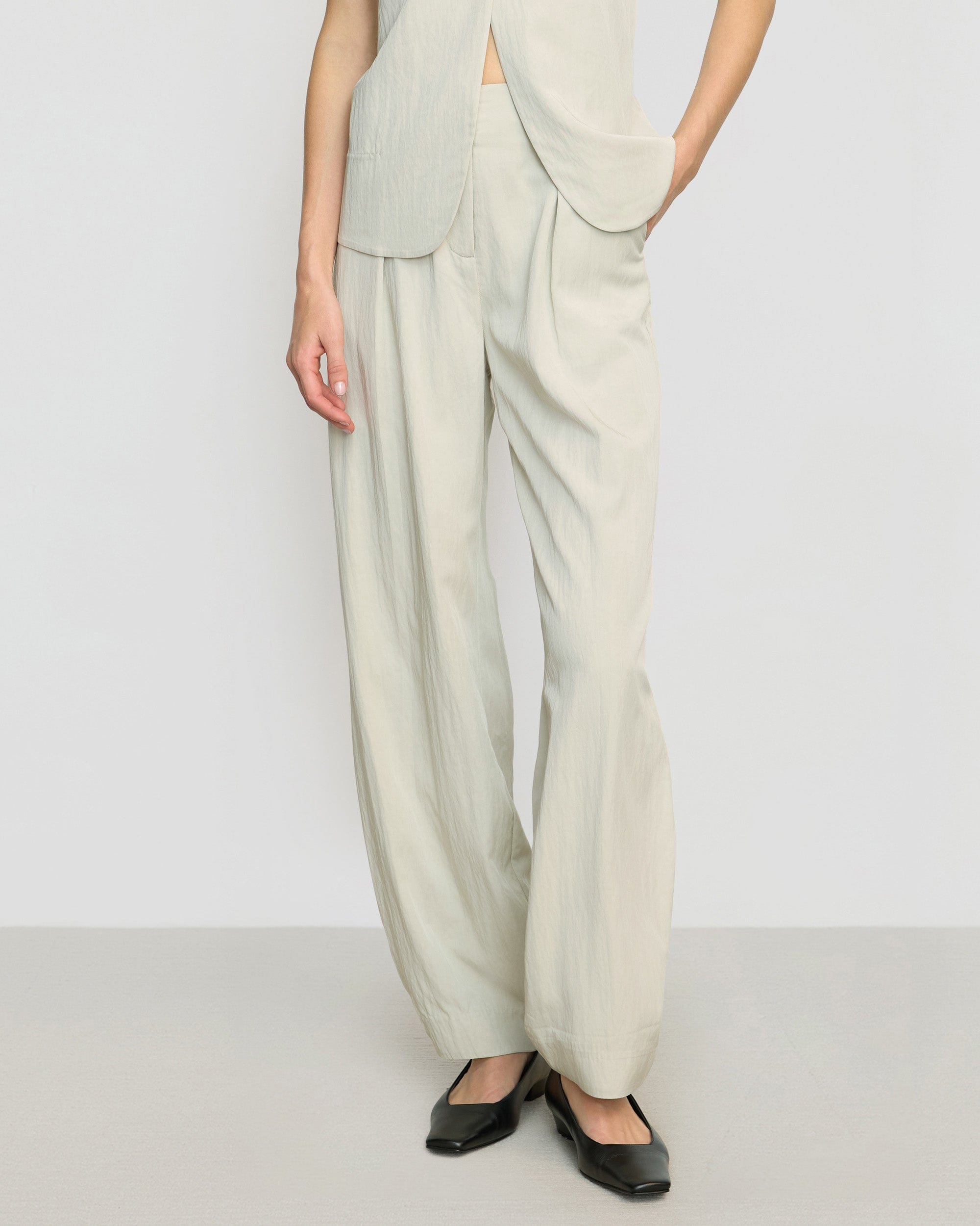 Elevate Pants in Natural Elevate Pants in Natural
